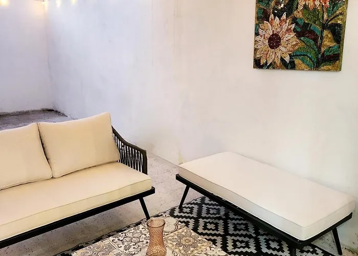 Casa Dharma, Cozy House Well Located In Town Holiday home
